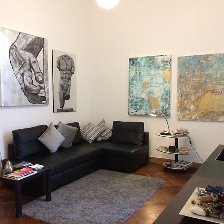 Vesuvius Suite - Elegante Appartamento In Centro Naples Luaran gambar