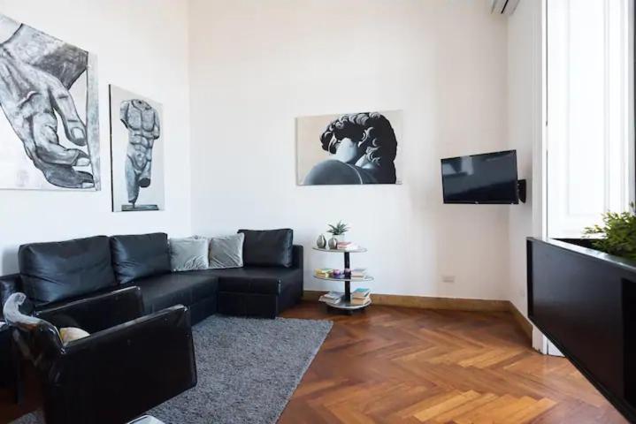 Vesuvius Suite - Elegante Appartamento In Centro Naples Luaran gambar
