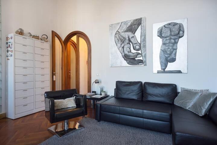 Vesuvius Suite - Elegante Appartamento In Centro Naples Luaran gambar