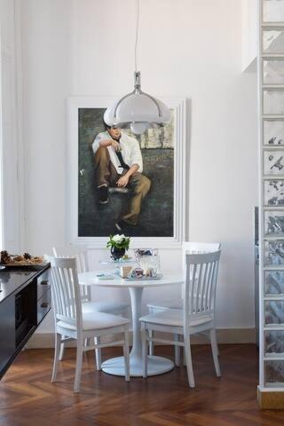 Vesuvius Suite - Elegante Appartamento In Centro Naples Luaran gambar