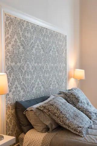 Vesuvius Suite - Elegante Appartamento In Centro Naples Luaran gambar